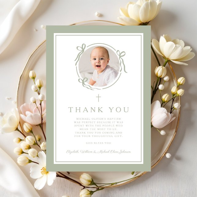 Elegant Sage Green Bow Religious Baptism Photo Dankeskarte (Elegant Sage Green Bow Religious Baptism Photo Thank You Card)