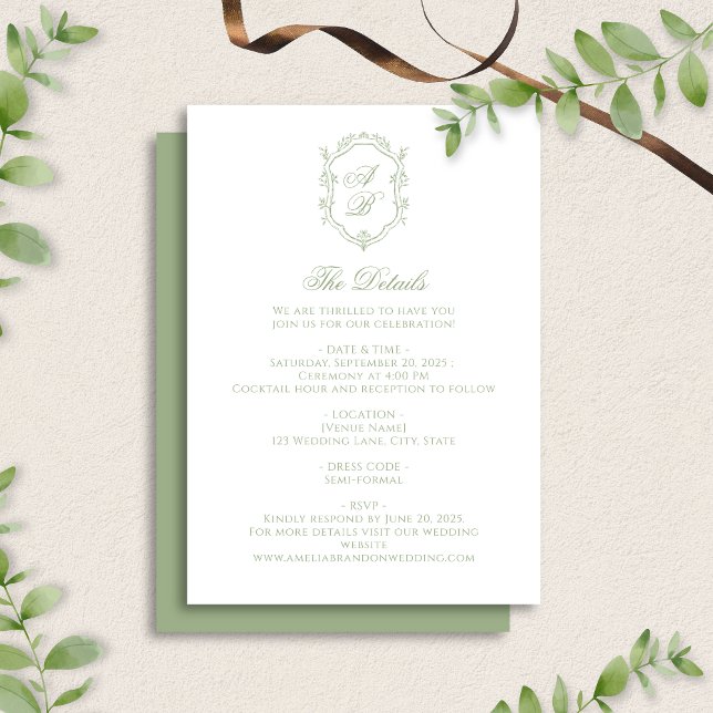 Elegant Sage Green Floral Monogram Crest Wedding Begleitkarte (Von Creator hochgeladen)