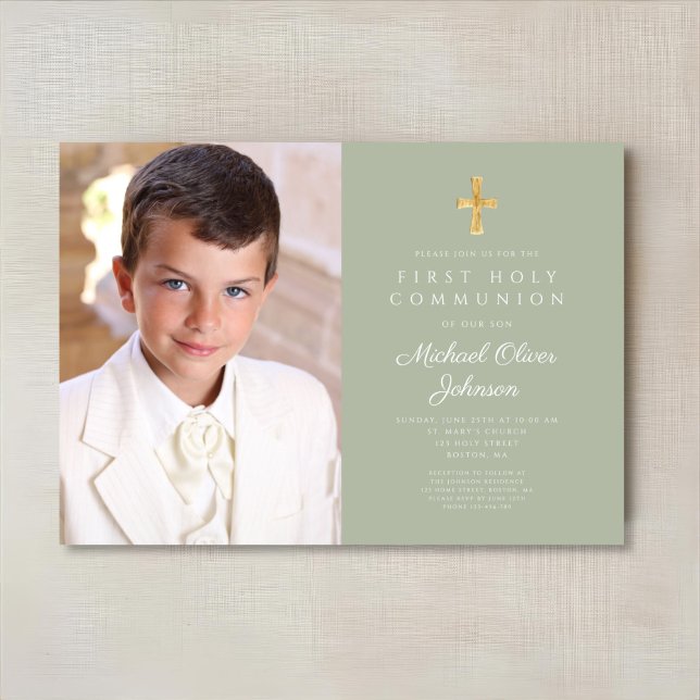 Elegant Sage Green Foto Boy First Communion Einladung (Elegant Sage Green Photo Boy First Communion Invitation)