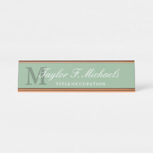 Elegant Sage Green White Monogram & Name Schreibtischnamensplakette