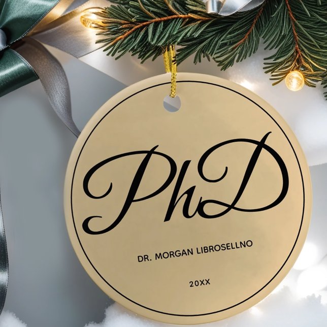 Elegant schlichter Goldene PhD-Abschluss Jahr Keramik Ornament (Gift your PhD graduate this personalized ornament. Simply add their name & the year.)