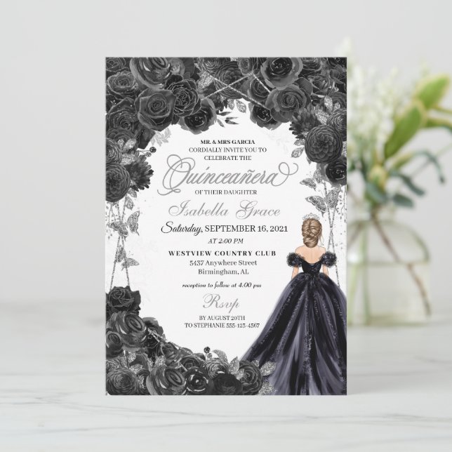 Elegant Schwarz und Silver Floral Quinceanera Invi Einladung (Stehend Vorderseite)