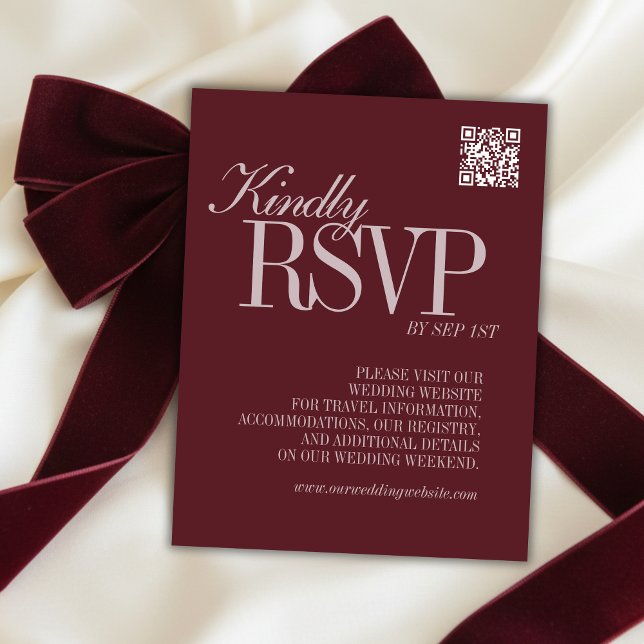 Elegant Script Burgundy Red QR Code Formal Wedding RSVP Karte (Elegant Script Burgundy Red QR Code Formal Wedding RSVP Card)