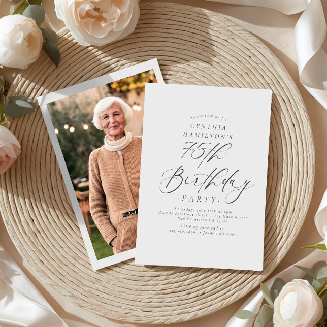 Elegant Script Calligraphy 75th Birthday Photo  Einladung (Von Creator hochgeladen)
