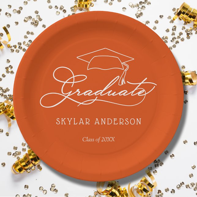 Elegant Script Grad Cap Orange Abschluss Pappteller (White script grad cap on orange personalized graduation party paper plates, napkins in our store)
