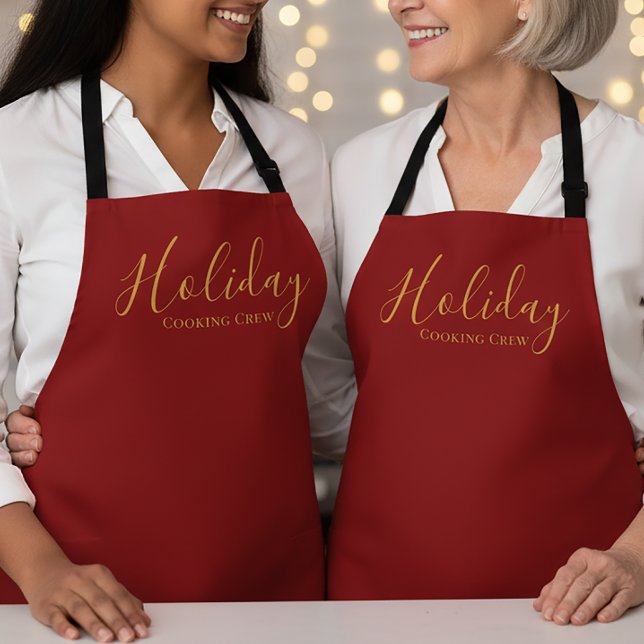Elegant Script Holiday Cooking Crew Red Gold Schürze (Von Creator hochgeladen)