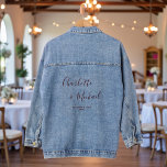 Elegant Script Minimalist Wedding Jeansjacke<br><div class="desc">Elevate your wedding style with our Elegant Script Minimalist Wedding Denim Jacket. This trendy jacket can be customized with the names of the bride and groom, along with the special date. Perfect for adding a personal touch to your big day!</div>