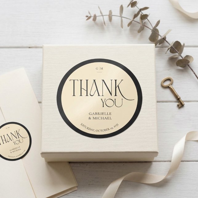 Elegant Serif Typography "Thank You" Wedding Favor Runder Aufkleber (Von Creator hochgeladen)