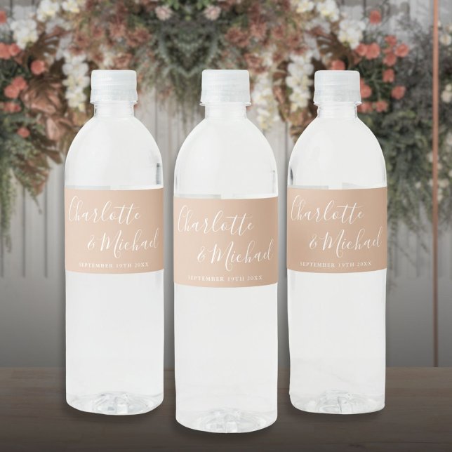 Elegant Signature Script Tan Taupe Wedding Wasserflaschenetikett (Elegant Signature Script Tan Taupe Wedding Water Bottle Label)