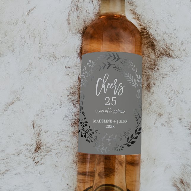 Elegant Silver and Gray "Cheers" Anniversary Weinetikett (Von Creator hochgeladen)