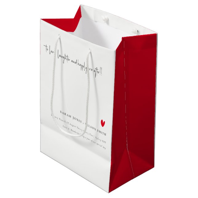 Elegant Simple Minimal Red Heart Script Wedding Mittlere Geschenktüte (Vorderseite Schrägansicht)