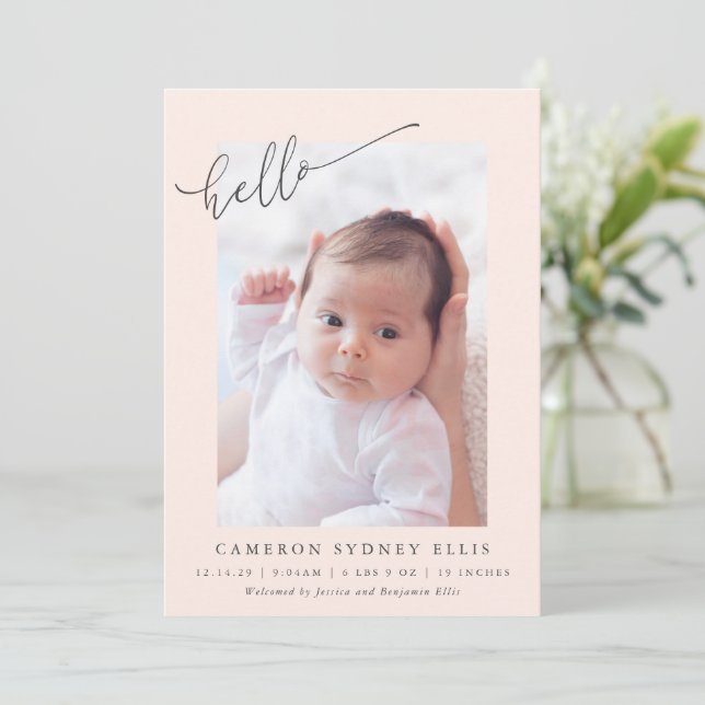 Elegant Simple Minimalist Hello Blush Photo Birth Ankündigung (Stehend Vorderseite)