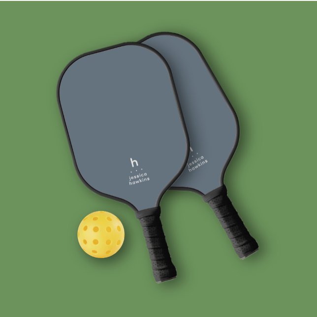 Elegant Simple Monogram Dusty Blue Personal Pickleball Schläger (Von Creator hochgeladen)