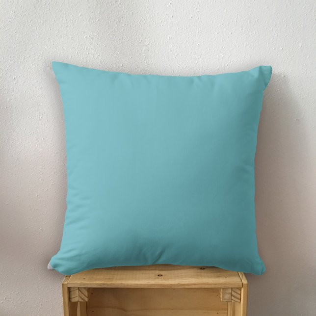 Elegant Simple Solid Aqua Blue Kissen (Elegant Simple Solid Aqua Blue Throw Pillow #zazzlemade #turquoise #aquablue #modernpillow)
