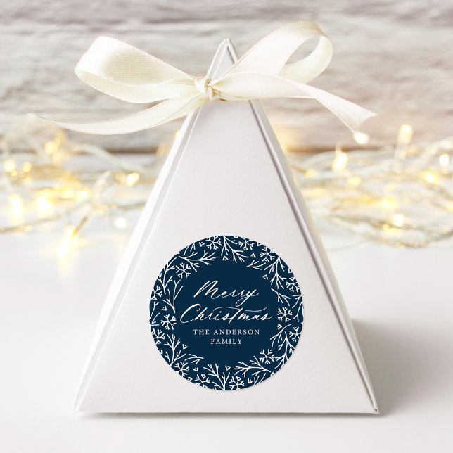 Elegant Snowflake Wreath Navy Frohe Weihnachten Runder Aufkleber (Von Creator hochgeladen)