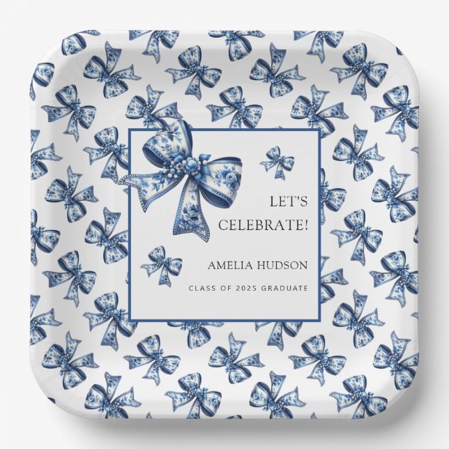 Elegant stilvolle Blue Floral Bows Class of 2025 Pappteller (Vorderseite)
