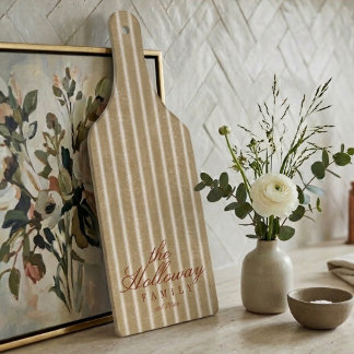 Elegant Stripe Script Typography Family Name Schneidebrett