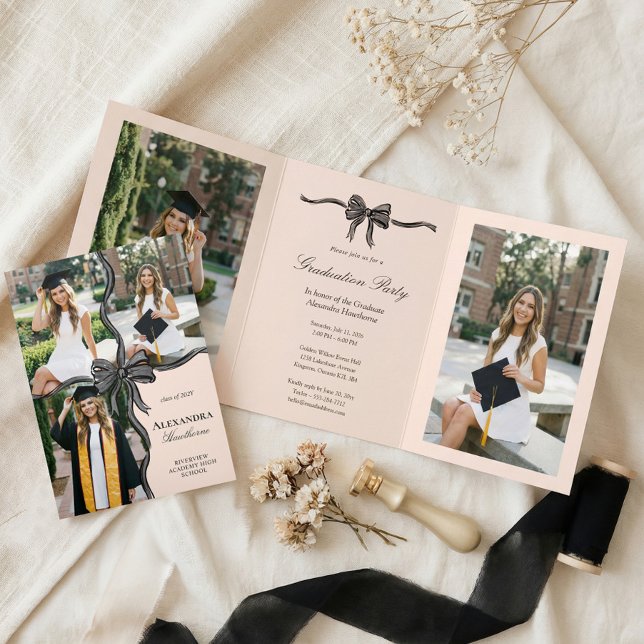 Elegant Stylish Black Bow Ribbon Photo Graduation Dreifach Gefaltete Einladung (Elegant Stylish Black Bow Ribbon Photo Graduation Tri-Fold Invitation)