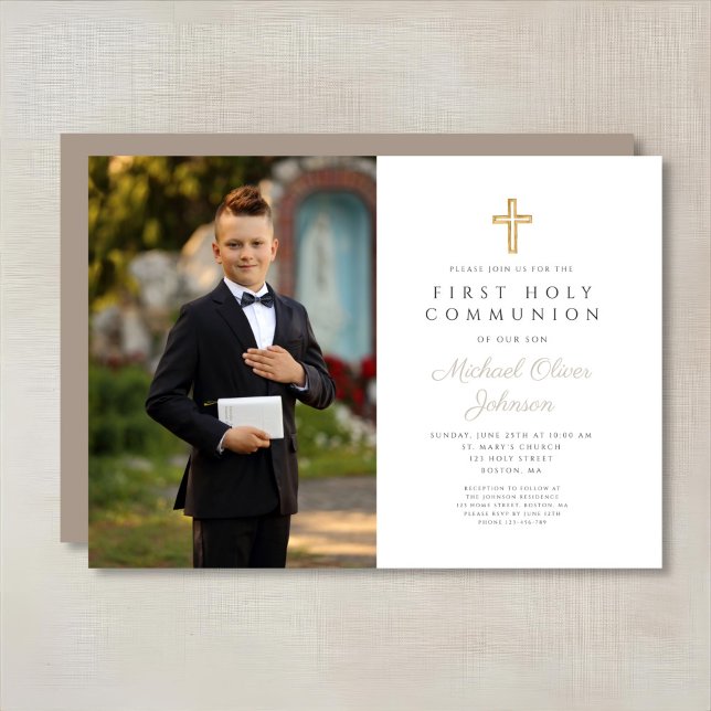 Elegant Taupe Cross Foto Boy First Communation Einladung (Elegant Taupe Cross Photo Boy First Communion Invitation)