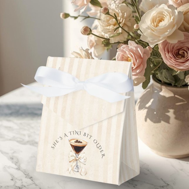 Elegant Tini Bit Older Espresso Martini Birthday Geschenkschachtel (She's a tini bit older espresso martini birthday party Favor Box)