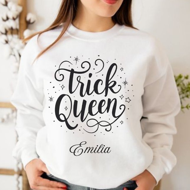 Elegant Trick Queen Name Halloween Kalligraphie T-Shirt (Von Creator hochgeladen)