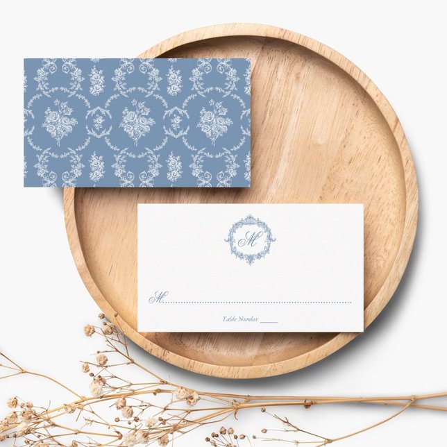Elegant Vintage Blue Toile Monogram Wedding Platzkarte (Von Creator hochgeladen)