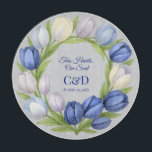 Elegant Watercolor Tulip Wreath Wedding Blue Ivory Schneidebrett<br><div class="desc">Feiern Sie Ihren großen Tag in zeitloser Eleganz mit diesem romantischen Hochzeitsdesign mit einem Aquarellkranz von Tulpen in sanften Farbtönen von königsblau, Lavendel, Elfenbein und Powderblau. Ideal für feierliche Hochzeiten oder für Gartenaufführungen bietet dieses Tulpenthema ein poetisches und raffiniertes Aussehen in Ihrer Schreibwarensaison. Es ist vollständig für Namen, Datum und...</div>