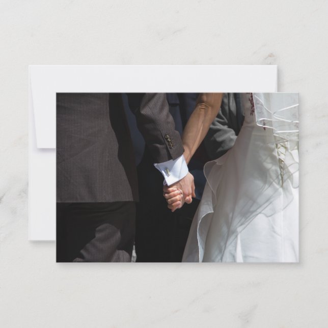 Elegant Wedding Couple Holding Hands UAWG RSVP Karte (Vorderseite)