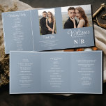 Elegant Wedding Monogram Tri-Fold Wedding Program Dreifach Gefaltete Urlaubskarte<br><div class="desc">Genießen Sie die zeitlose Eleganz unseres roten, weißen und blauen Hochzeitsprogramms mit der Tri-Fold-Hochzeit, das Ihren Zeremonie-essenziellen eine würdige Ergänzung bietet. Dieses dreiseitige Hochzeitsprogramm wurde mit viel Liebe zum Detail gestaltet und zeichnet sich durch ein ausgeklügeltes Design aus, das die Bühne für Ihren besonderen Tag Set. Die weiche, staubige blaue...</div>