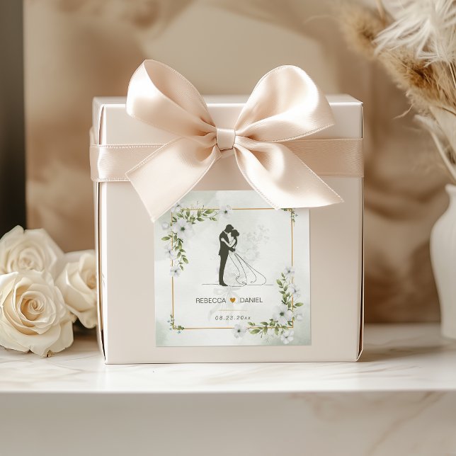 Elegant White Floral Bride and Groom Wedding Quadratischer Aufkleber (Von Creator hochgeladen)