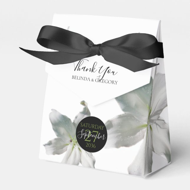 Elegant White Lilies Wedding Geschenkschachtel (Vorderseite)