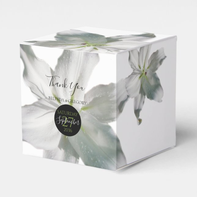 Elegant White Lilies Wedding Geschenkschachtel (Vorderseite)