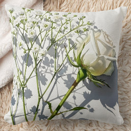 Elegant White Rose Baby's Breath Kissen