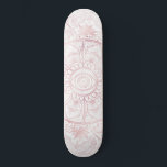 Elegant White Rose Gold Eye Sun Moon Mandala Skateboard<br><div class="desc">Dreame und mystische Rose Goldsonne und Mond Mandala mit einem Schutzaugendesign, mit einem handgezeichnet, metallisch blush rosa Glitzer streichelt Augen, Sonne und Mond Formen, Blume und Blätter Doodles, Sterne, Punkte, Diamanten, Kreise und dreieckige geometrische Muster, mit einer Rose rosa, mit einer knallenden Bühne, die moon, ein mandala Blumen Stern auf...</div>