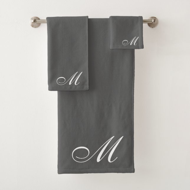 Elegant White Script Initial Gray Badhandtuch Set (Insitu)