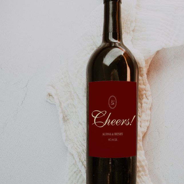 Elegant Wine Red Script "Cheers!" Wedding Weinetikett (Von Creator hochgeladen)