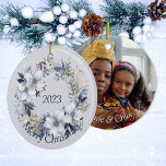 Elegant Winter Floral Christmas Keramik Ornament<br><div class="desc">Graues Foto mit Blumenkranz Weihnachtsschmuck. Ideal für Familien,  Paare und Einzelpersonen,  um ihren Baum aufzuhellen,  und ist ein nachdenkliches Geschenk für die Festsaison.</div>