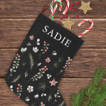 Elegant Winter Greenery Botanisches Schwarzes Großer Weihnachtsstrumpf<br><div class="desc">Dieser elegante Weihnachtsbaum mit Eukalyptus,  Beeren und Blättern in einem schicken schwarzen Hintergrund ist ein wunderschöner Strumpf. Passen Sie diesen Strumpf mit Ihrem eigenen Namen oder Ihren eigenen Initialen an. Macht ein wunderbares Geschenk für Familie und Freunde!</div>