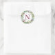 Elegant Winter Greenery Burgundy Monogram Wreath Runder Aufkleber (Tasche)