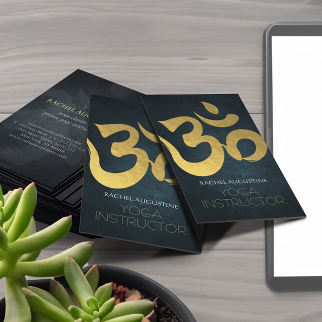 Elegant Yoga Instructor Studio Gold Foil Om Symbol Visitenkarte (Von Creator hochgeladen)