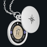 Elegante 17. Muscheln Hochzeitstag Medaillon<br><div class="desc">Gedenken Sie den 18. Hochzeitstag mit diesem eleganten Schloss! Elegante schwarz-weiße Serifen und serifenlose Schriftzüge mit stilisierten Muscheln auf einem weißen Sandboden sorgen für eine unvergessliche Touch für diesen besondere Anlass und einen Meilenstein. Passen Sie sich die Namen der glücklichen Paare an und fügen Sie Termine für ihre Muscheln Jubiläum....</div>