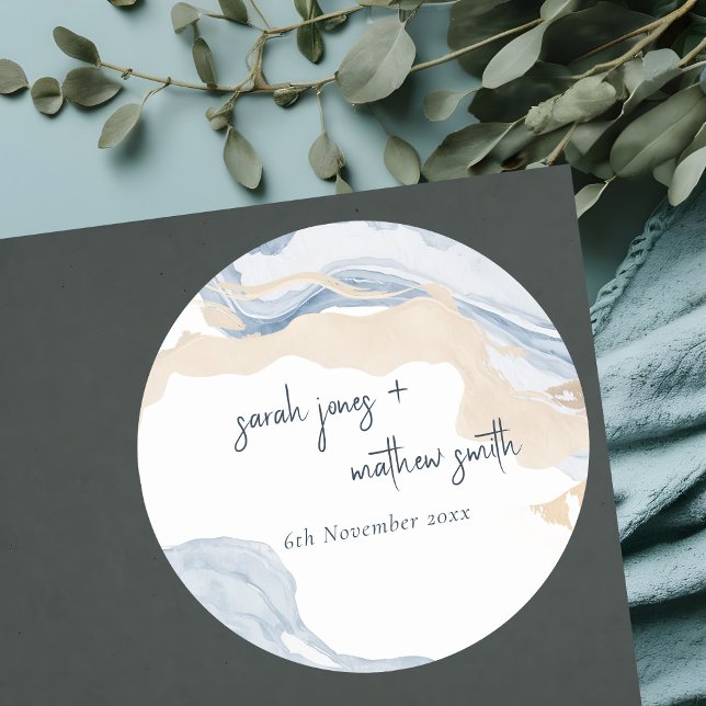 Elegante Abstrakte Blue Beige Coastal Beach Hochze Runder Aufkleber (Von Creator hochgeladen)