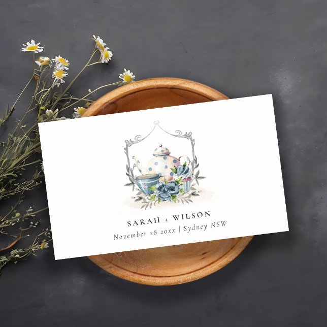 Elegante Aqua Blue Blumenstrauß Teapot Wappen Hoch Platzkarte (Von Creator hochgeladen)