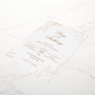 Elegante Beige-Blumen-Hochzeitseinladungsvorlage Folieneinladung