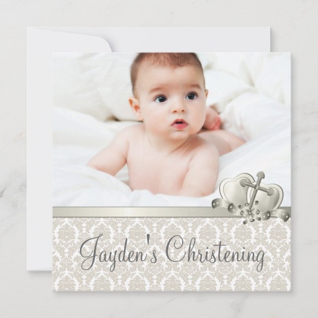 Elegante Beige Damask Boys Foto Christening Einladung (Vorderseite)