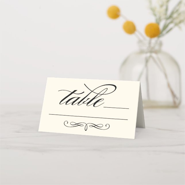 Elegante Black Calligraphy Script Hochzeitstisch Platzkarte (Vorderseite)