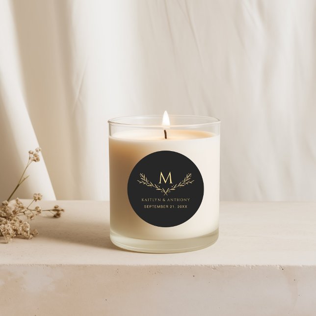 Elegante Black & Gold Monogram Kranz-Gastgeschenk  Runder Aufkleber (Von Creator hochgeladen)