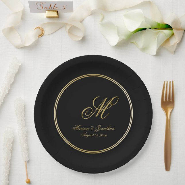 Elegante Black Gold Monogram Script Hochzeit Pappteller (Hochzeit)