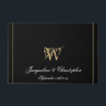 Elegante Black Monogram Names Newlyweds Wedding Fußmatte<br><div class="desc">Elegante Black Monogram Names Newlyweds Wedding Doormat. Personalisierte schwarze mit Monogramm Türmatte mit elegantem klassischem Drehbuch für den Familiennamen Initial, Namen der Braut und Bräutigam und Datum auf einem soliden, schicken schwarzen Hintergrund. Perfektes Geschenk für frische Weds, oder schön für Ihre eigene Zuhause. Klicken Sie auf diese Vorlage personalisieren, um...</div>