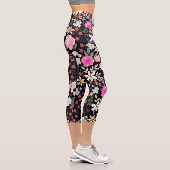 Elegante Black Pink Wildblumen Boho Floral Paint Capri Leggings (Rechts)